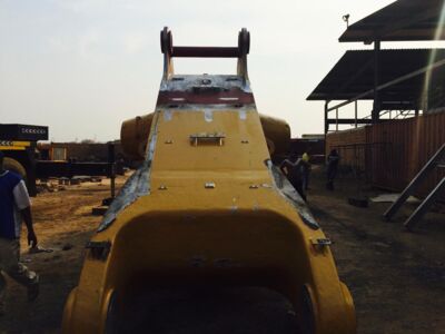 fertigstellung gelber schaufelarm