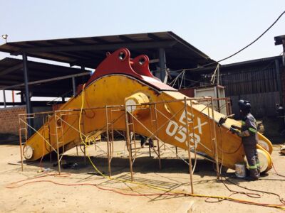 fertigstellung gelber schaufelarm