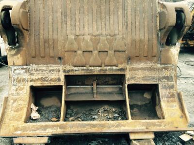 klappschaufel offen mit löchern