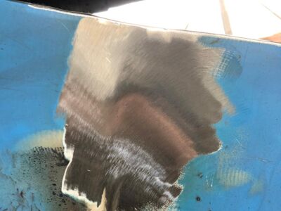 reparatur an blauen gelenkarm