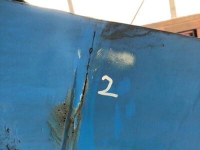 reparatur an blauen gelenkarm