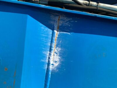 reparatur an blauen gelenkarm